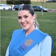 Profesora recién titulada de Educación Primaria e Infantil con especialidad en Audición y Lenguaje y Educación Especial.